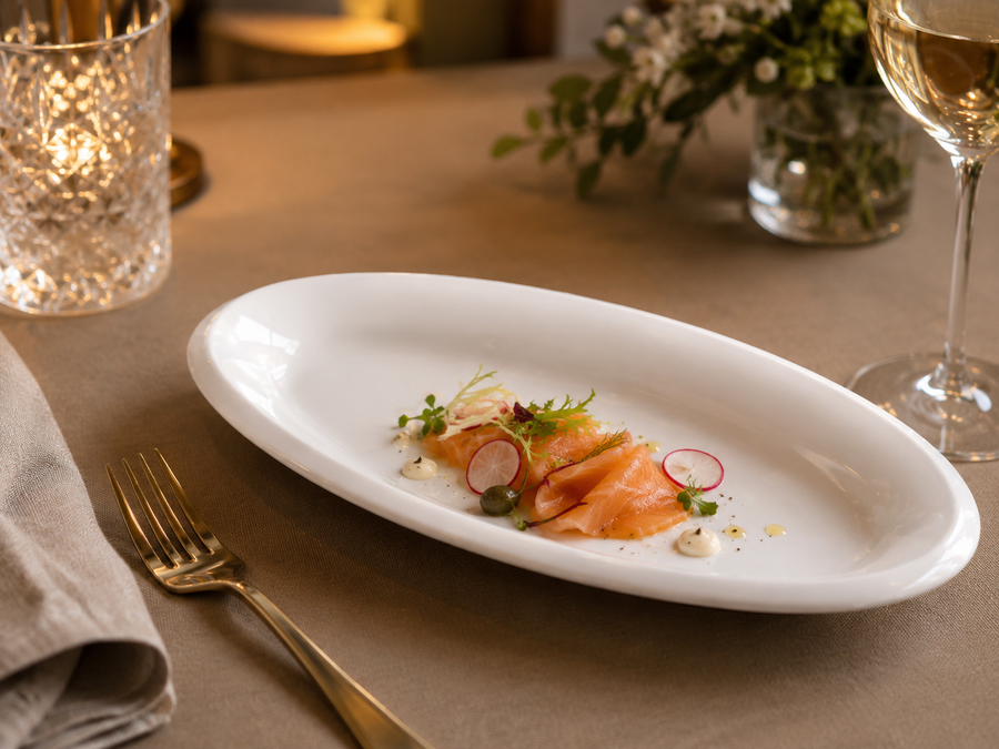 White porcelain oval-shaped thick-rimmed fish dish