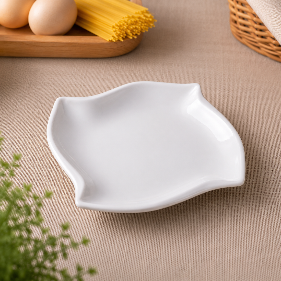 SQUARE-SHAPED PLATE