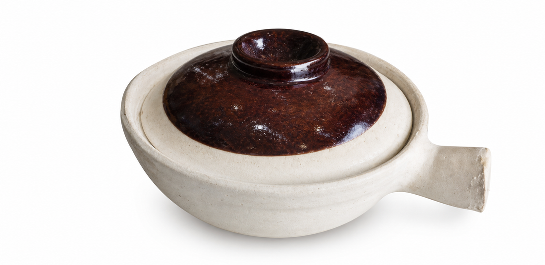 Single-handled white clay pot